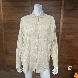 American Eagle. Oversized fit. Size extra small. Eyelet Cream Button-Up Shirt